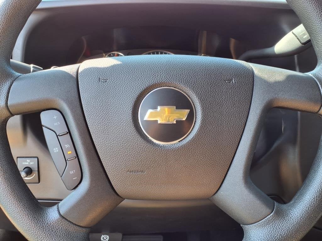 2025 Chevrolet Express Passenger 3500 1LS