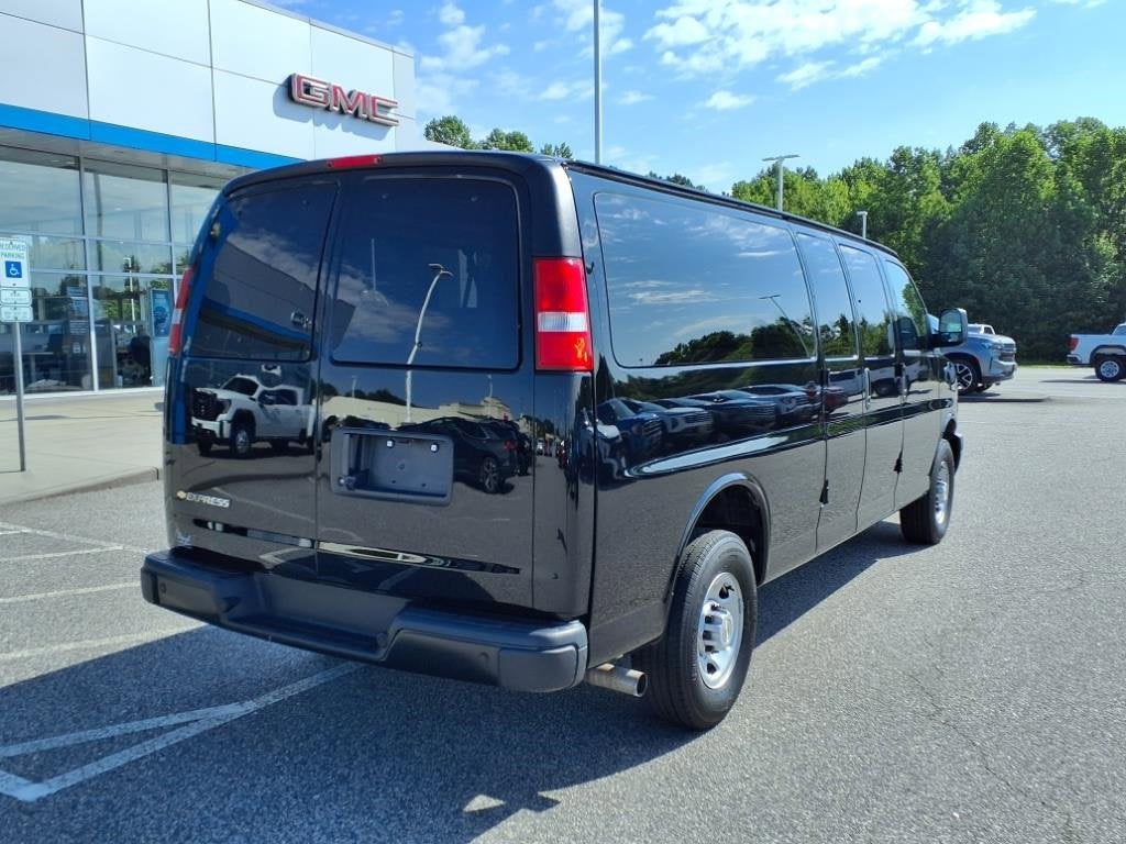 2025 Chevrolet Express Passenger 3500 1LS