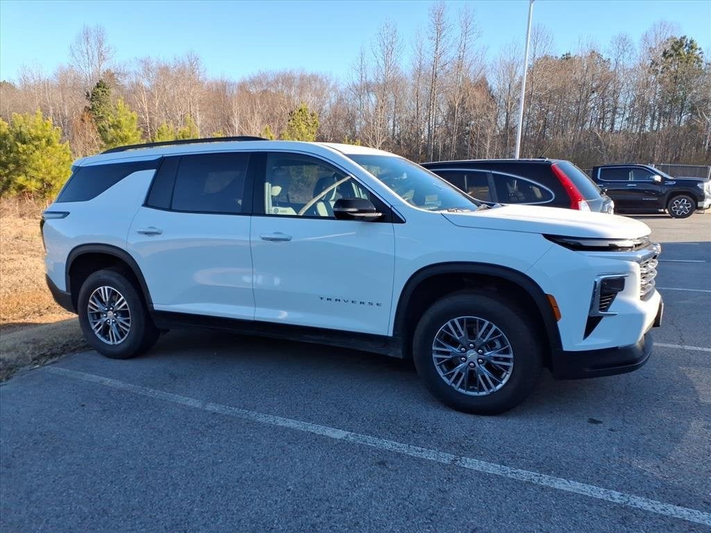 2025 Chevrolet Traverse LT