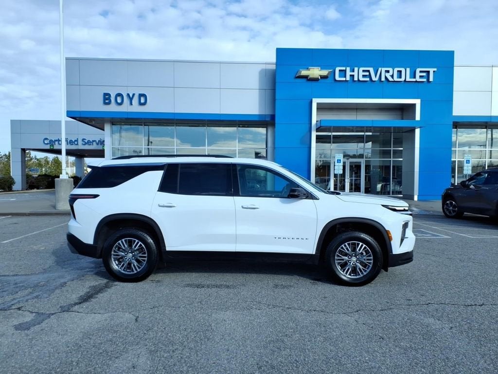 2025 Chevrolet Traverse LT