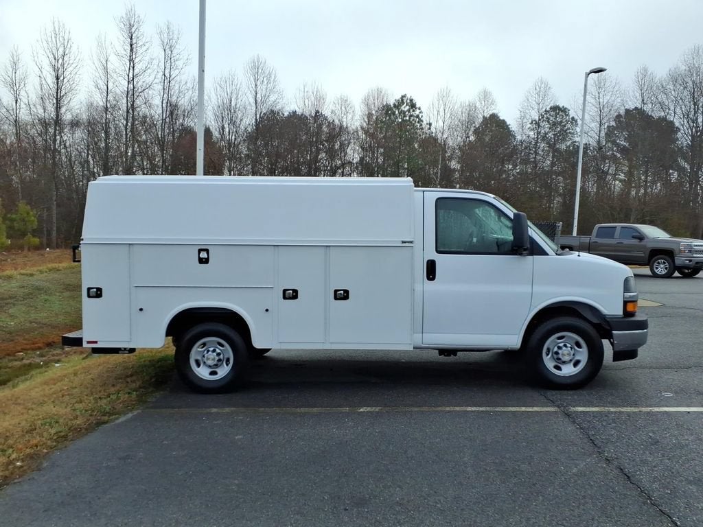 2026 Chevrolet Express Cutaway 3500 1WT