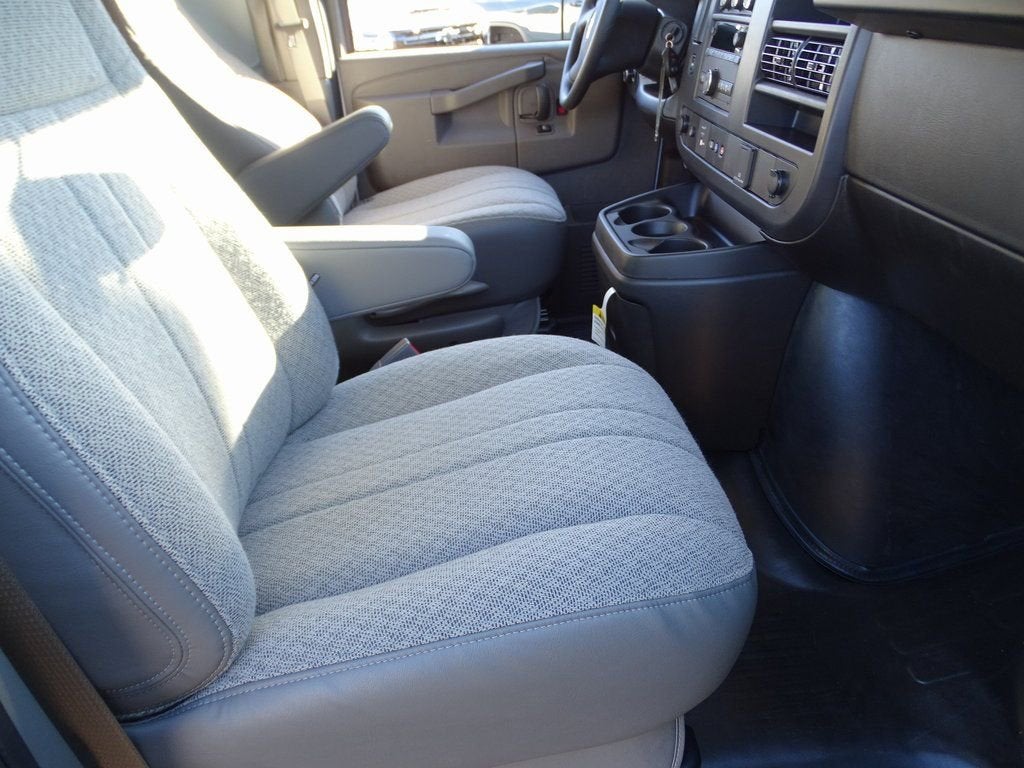 2025 Chevrolet Express Cargo WT