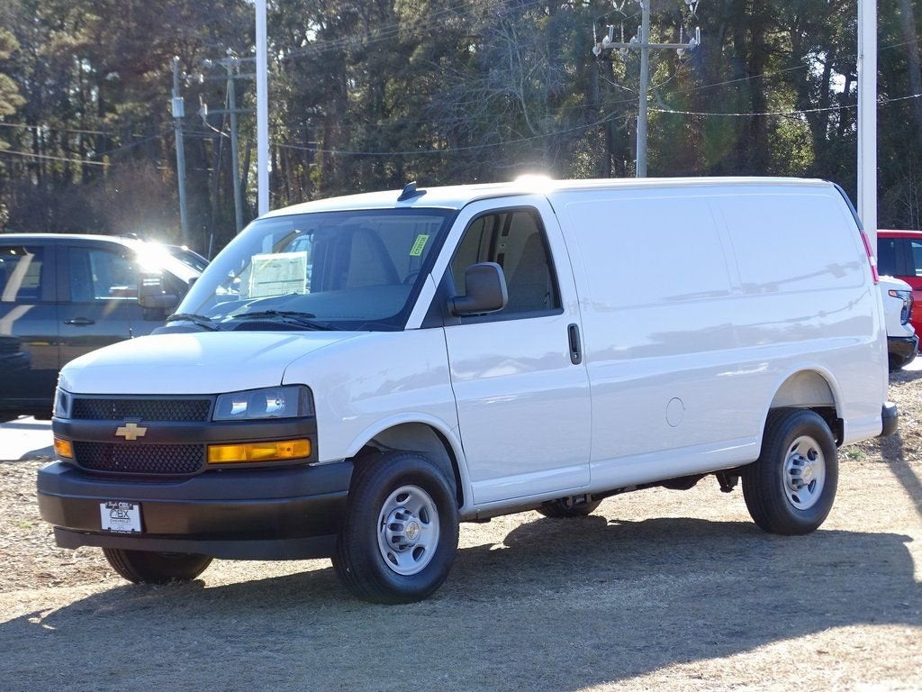 2025 Chevrolet Express Cargo WT