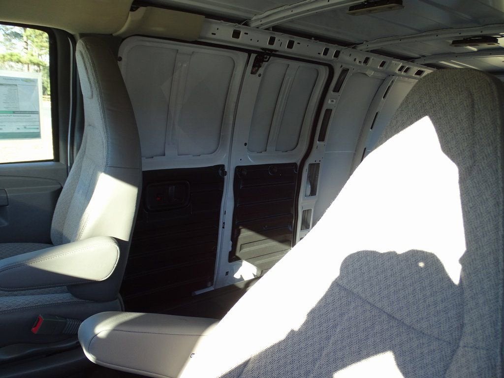 2025 Chevrolet Express Cargo WT