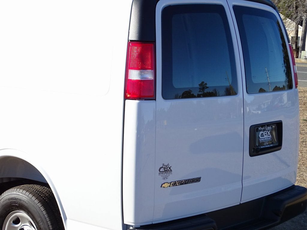 2025 Chevrolet Express Cargo WT
