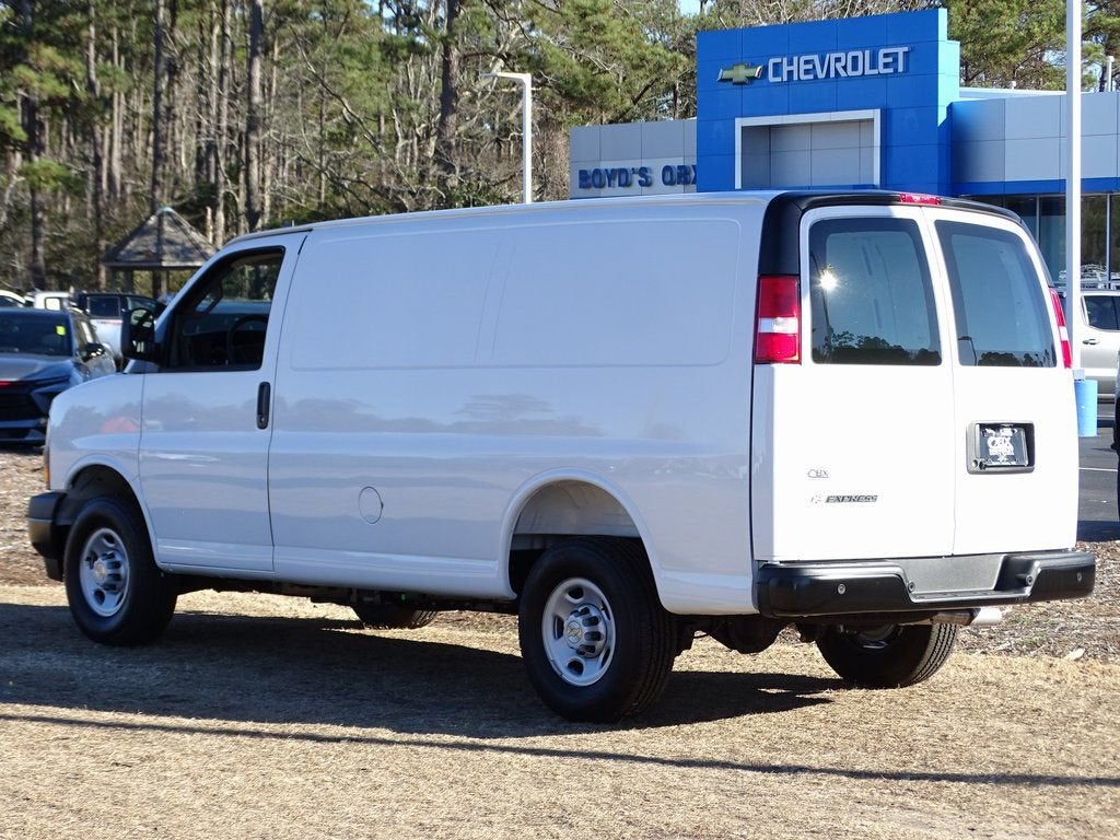 2025 Chevrolet Express Cargo WT