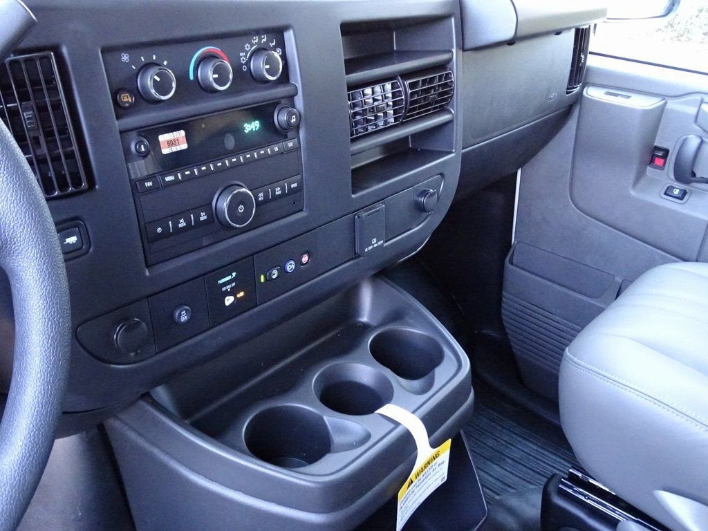 2025 Chevrolet Express Cargo WT