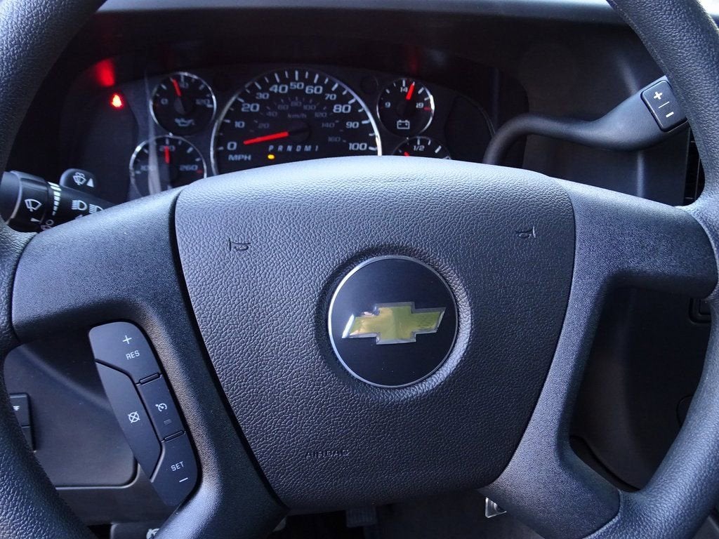 2025 Chevrolet Express Cargo WT