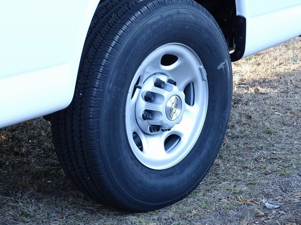 2025 Chevrolet Express Cargo WT