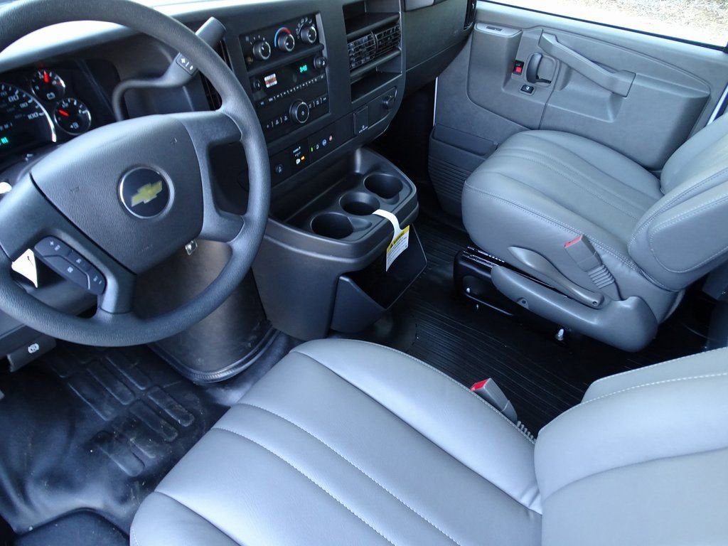 2025 Chevrolet Express Cargo WT