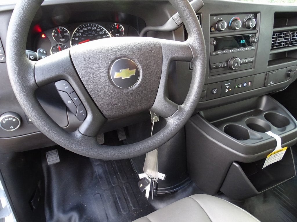 2025 Chevrolet Express Cargo WT