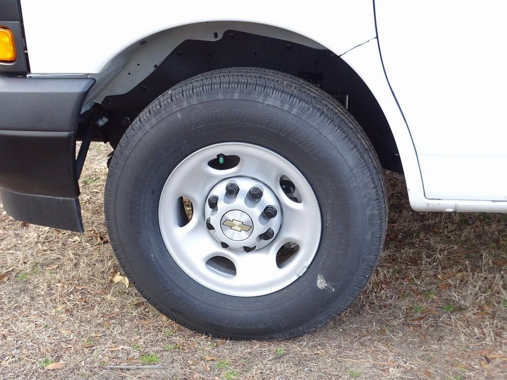 2025 Chevrolet Express Cargo WT