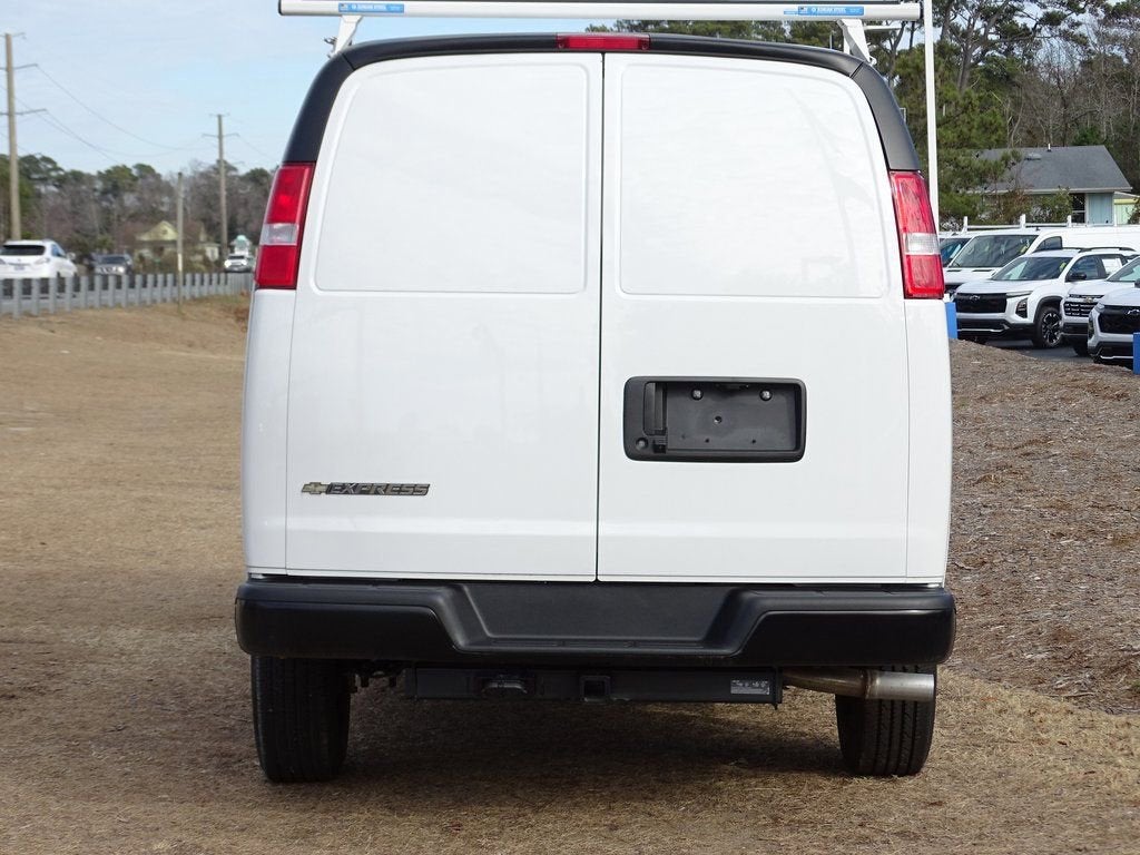 2025 Chevrolet Express Cargo WT