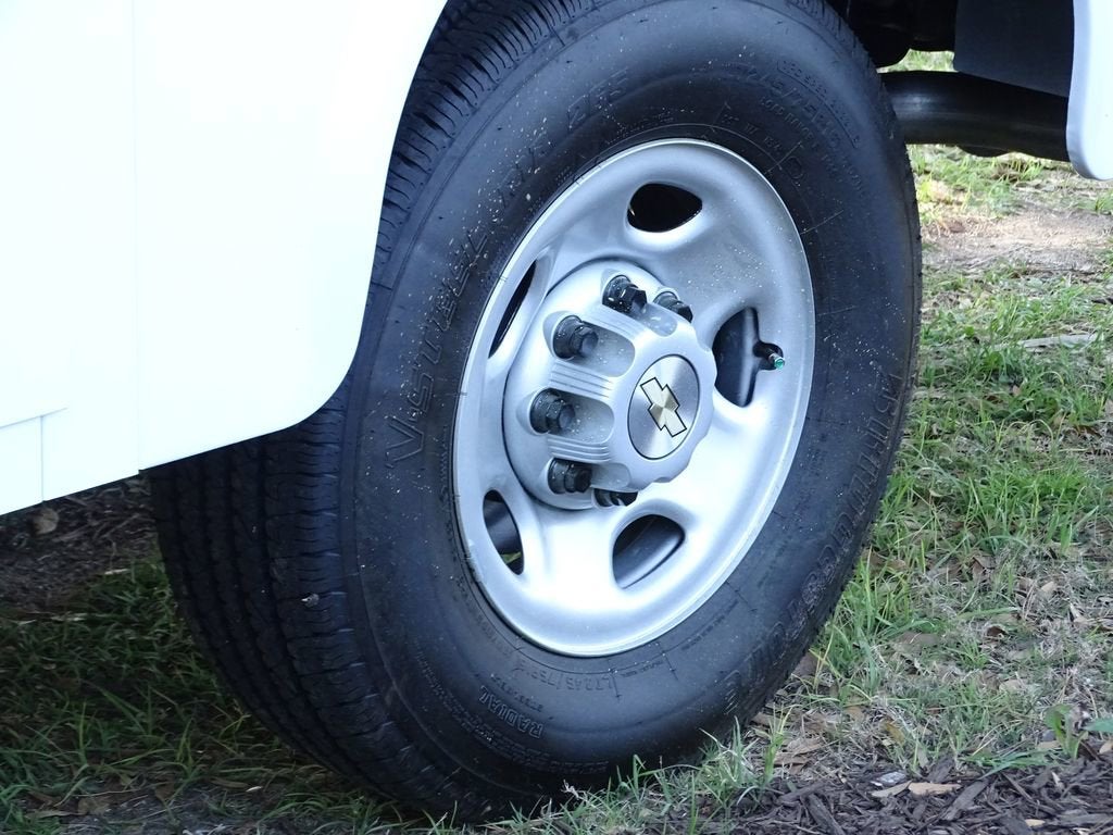 2026 Chevrolet Express Cutaway 3500 1WT