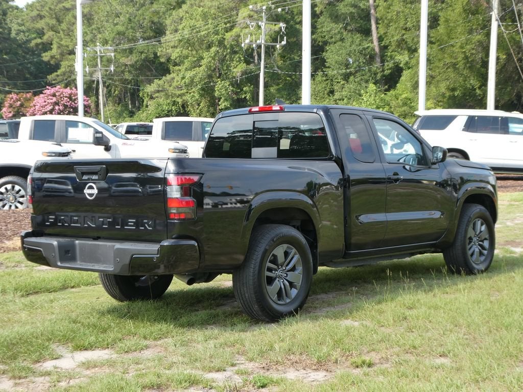 2025 Nissan Frontier SV